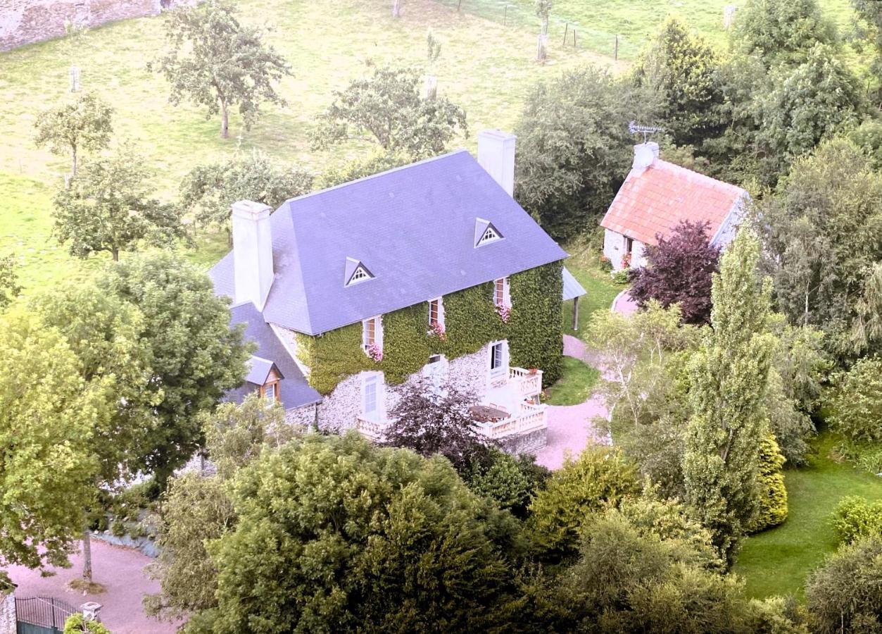 Le Pont De Benneville Cahagnes Exterior photo