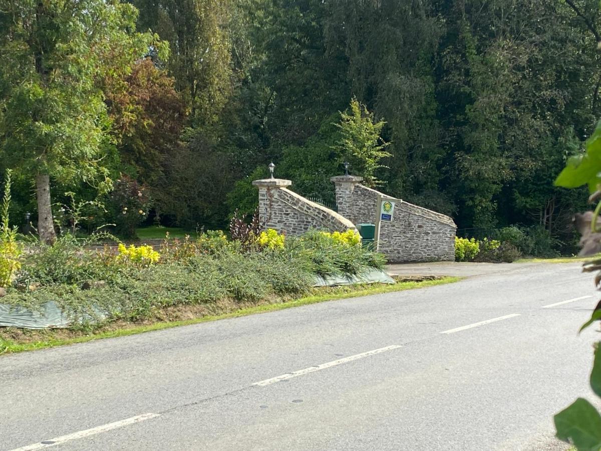 Le Pont De Benneville Cahagnes Exterior photo